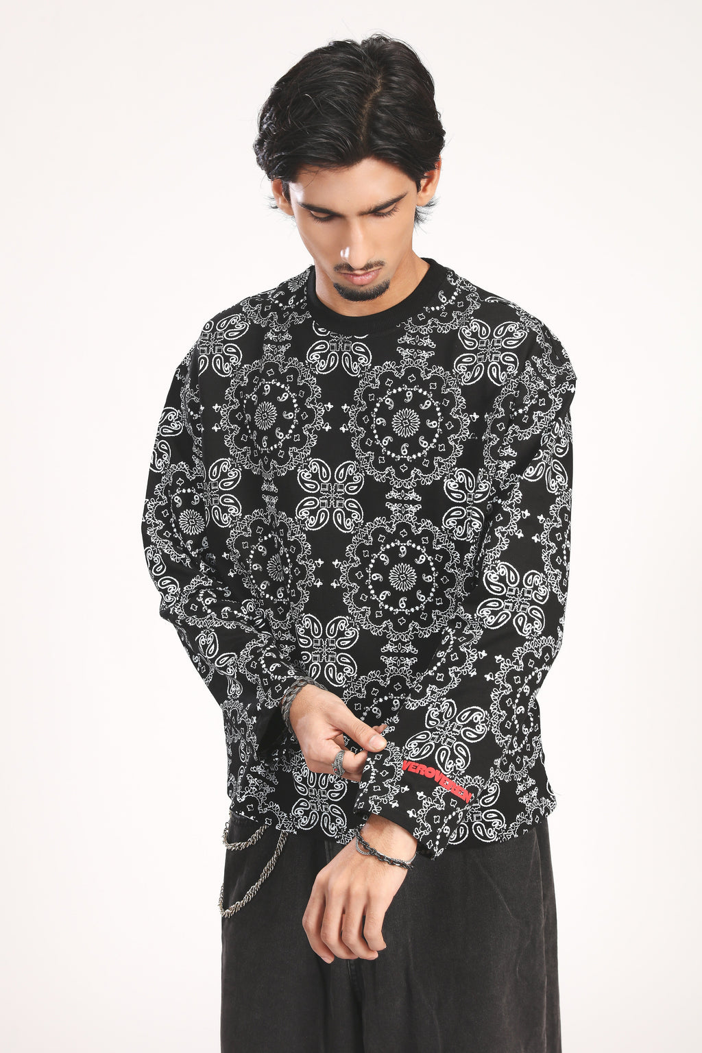 BLACK PAISLEY TEE
