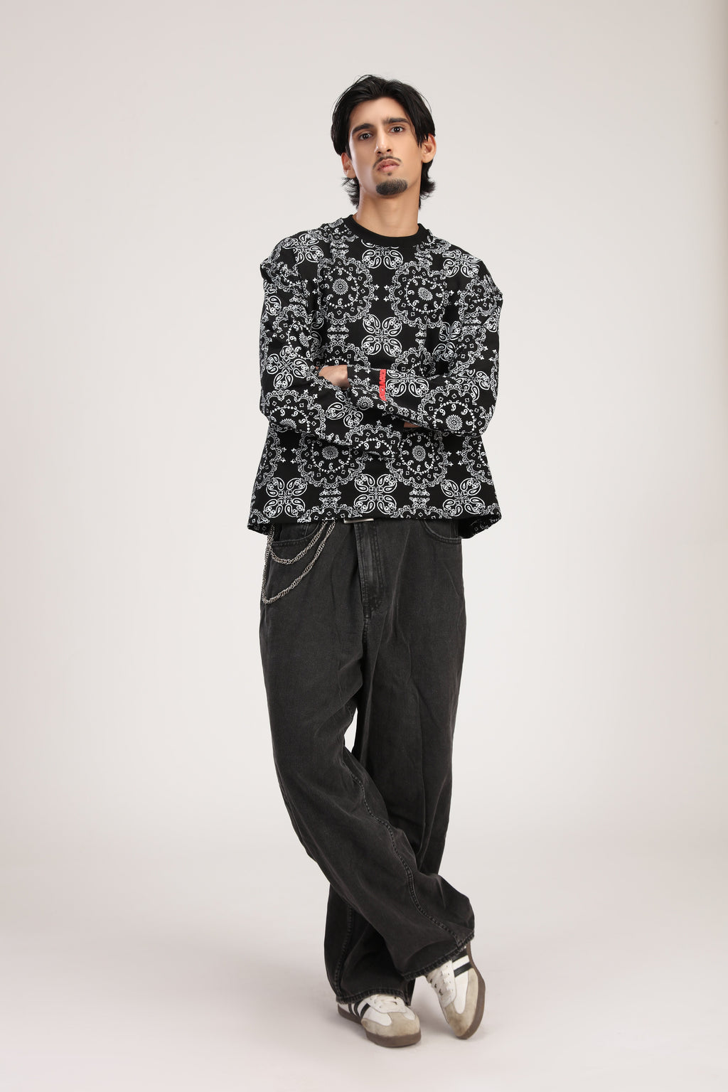 BLACK PAISLEY TEE