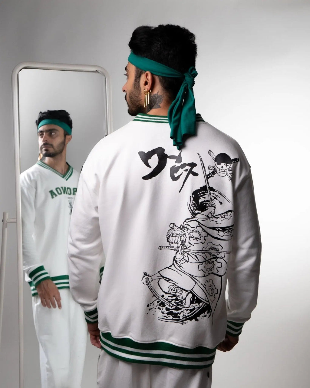 Zoro Vintage / One Piece / V-Neck Sweatshirt ZAMS