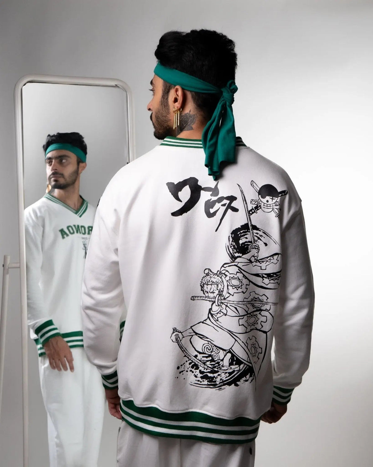 Zoro Vintage / One Piece / V-Neck Sweatshirt ZAMS