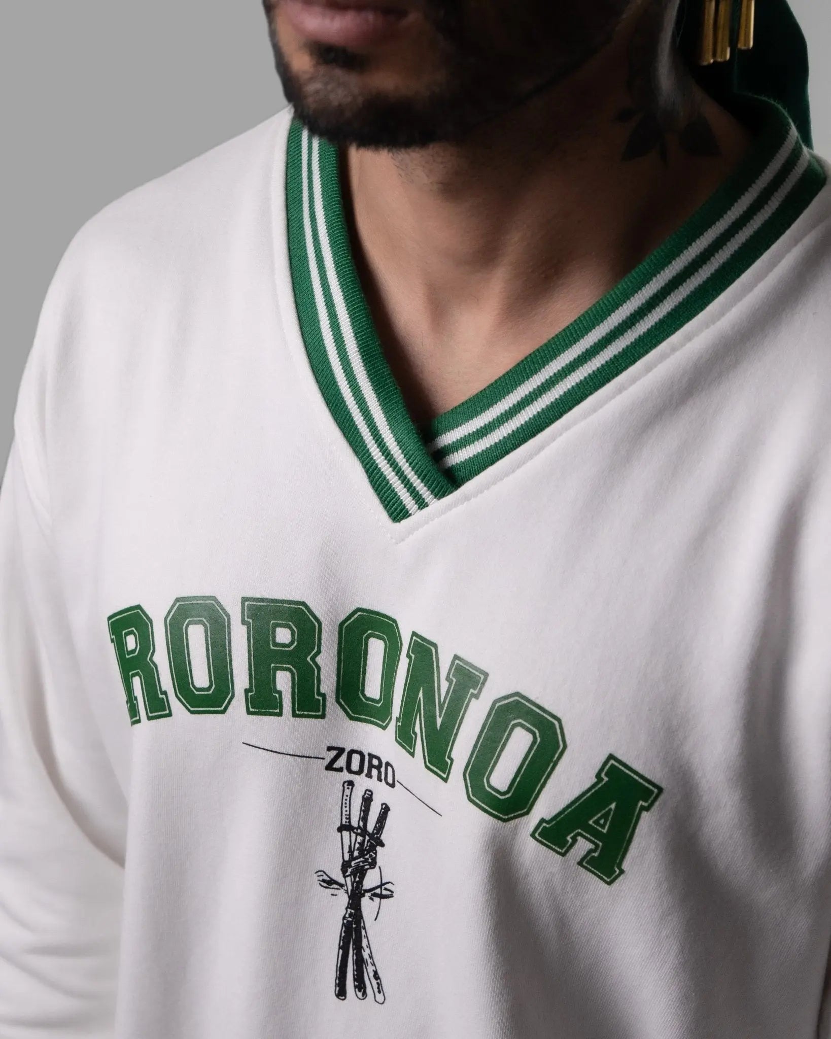 Zoro Vintage / One Piece / V-Neck Sweatshirt ZAMS