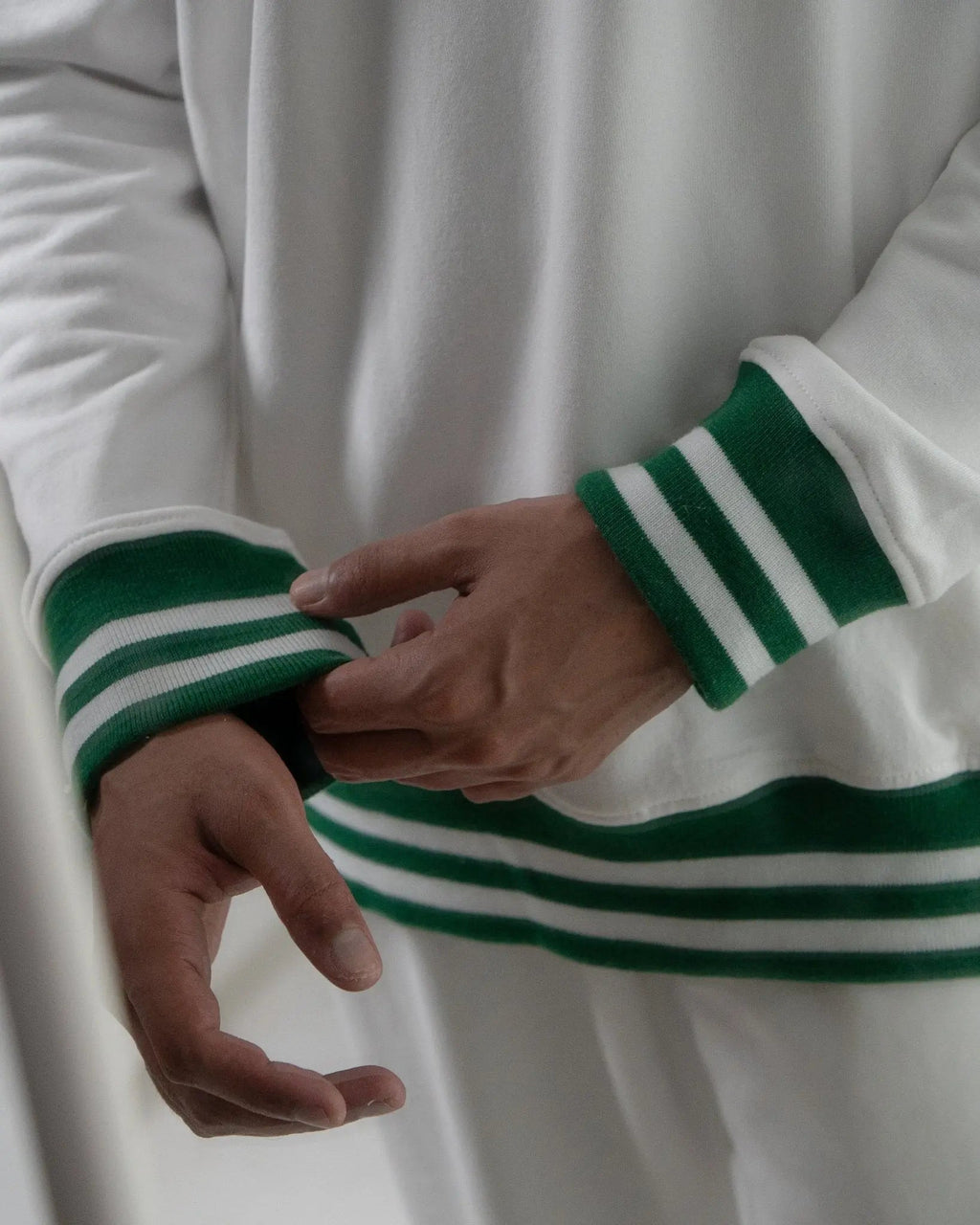 Zoro Vintage / One Piece / V-Neck Sweatshirt ZAMS