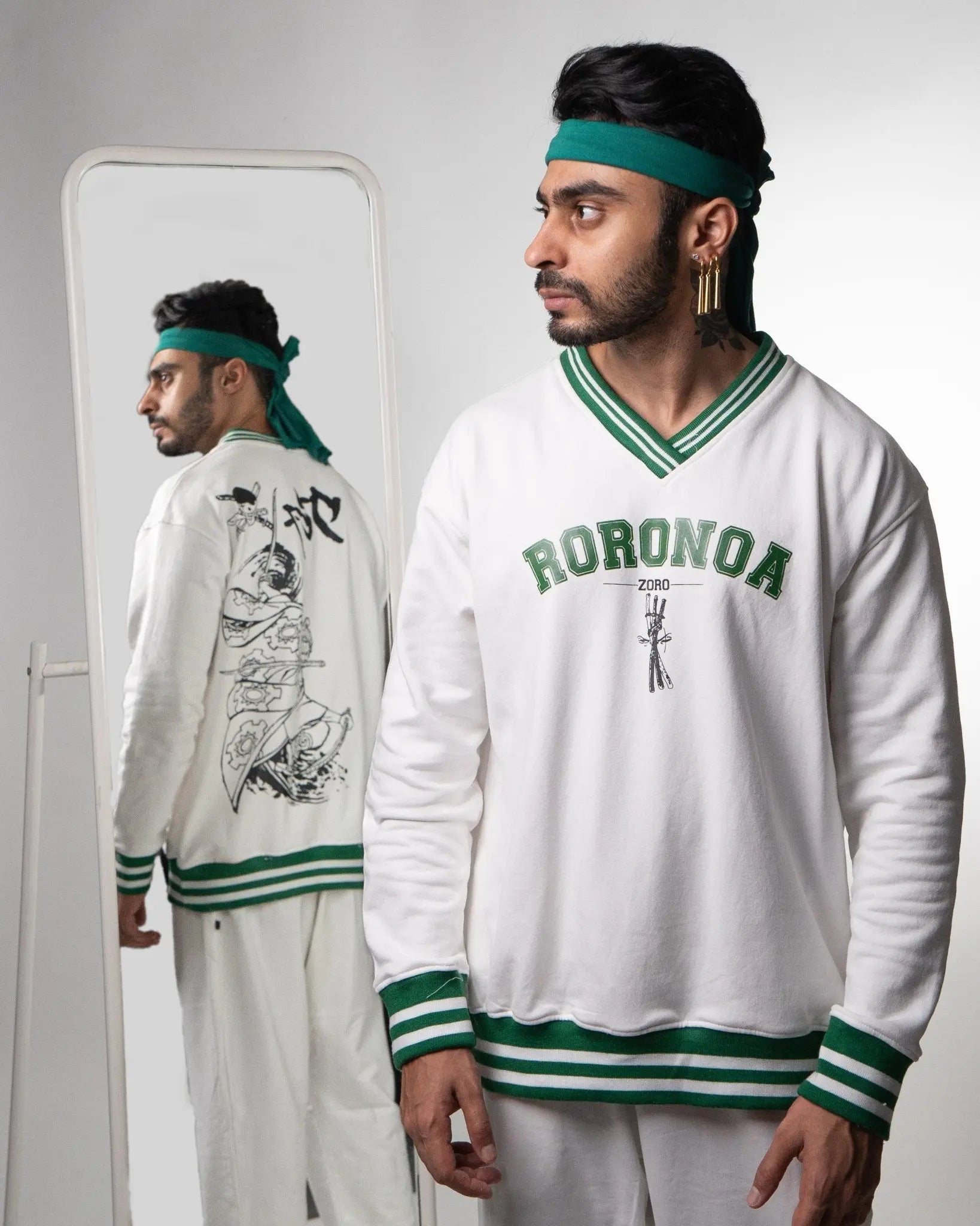 Zoro Vintage / One Piece / V-Neck Sweatshirt ZAMS
