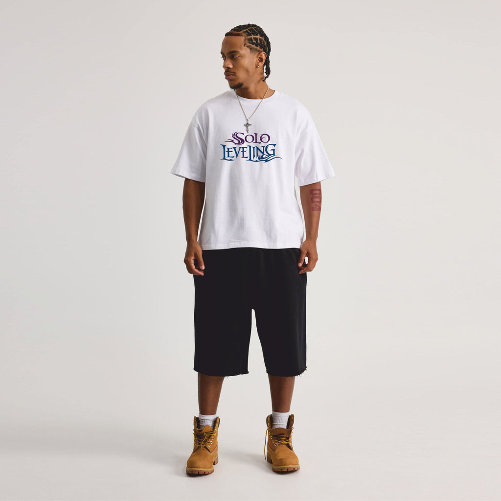 Person wearing a white t-shirt with SOLO LEVELING LOGO
